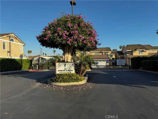 community gate
