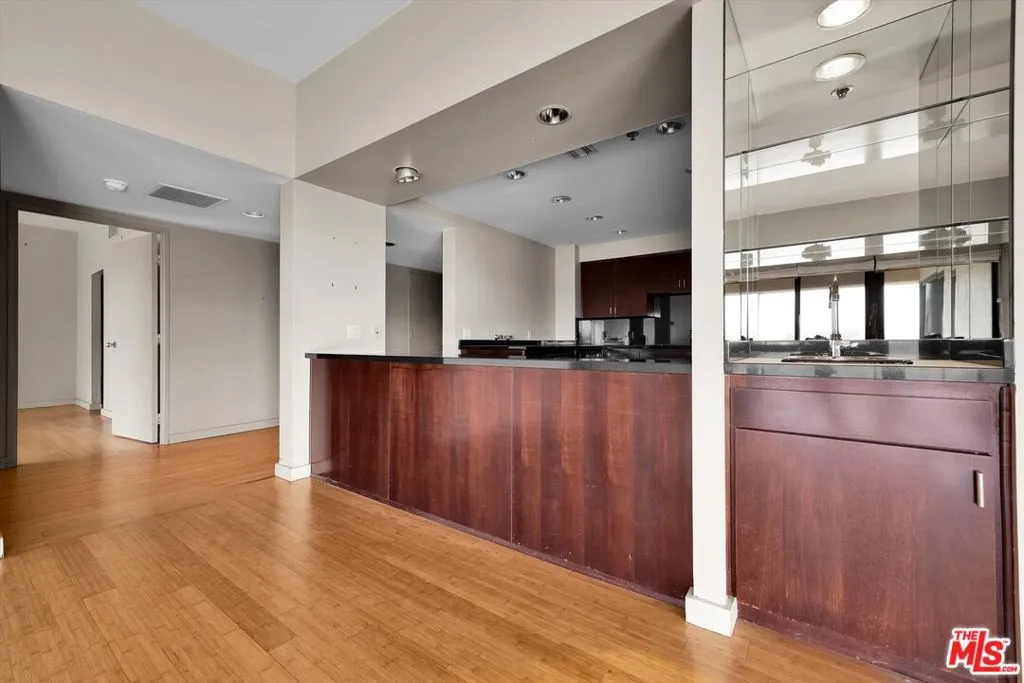 10445 Wilshire Boulevard 904, Los Angeles, California 90024 home-pic-8