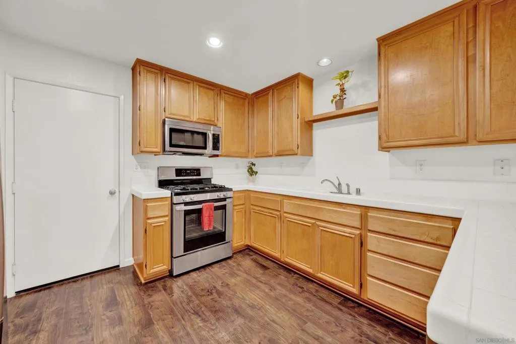 508 Dakota Way, Oceanside, California 92056 home-pic-16