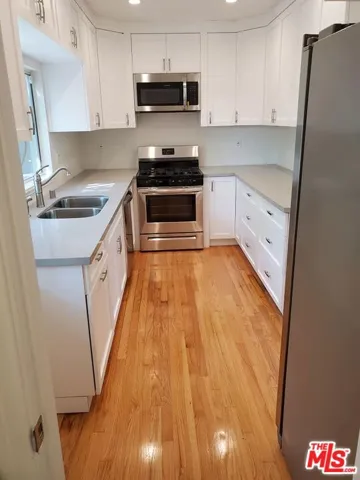 1037 S Longwood Avenue, Los Angeles, California 90019
