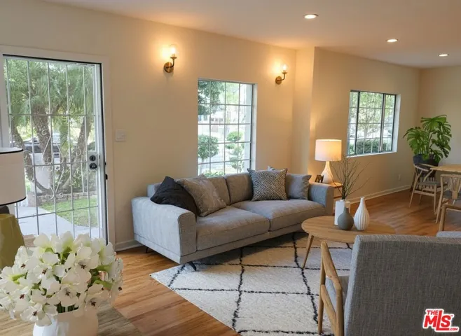 1037 S Longwood Avenue, Los Angeles, California 90019
