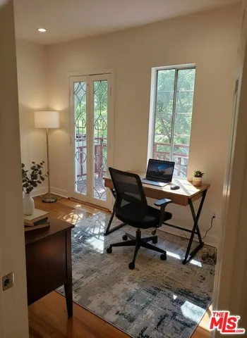 1037 S Longwood Avenue, Los Angeles, California 90019