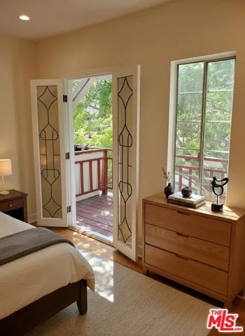 1037 S Longwood Avenue, Los Angeles, California 90019
