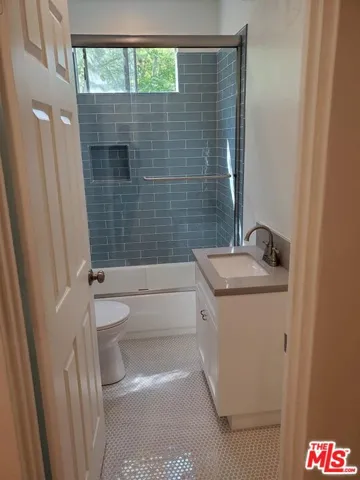 1037 S Longwood Avenue, Los Angeles, California 90019