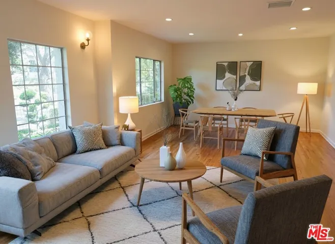 1037 S Longwood Avenue, Los Angeles, California 90019