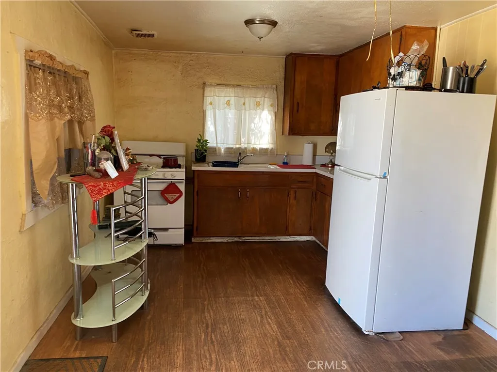 7979 Tyler, Highland, California 92346 home-pic-4