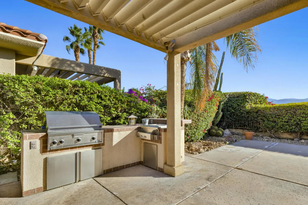 86 N Kavenish Drive, Rancho Mirage, California 92270 home-pic-25