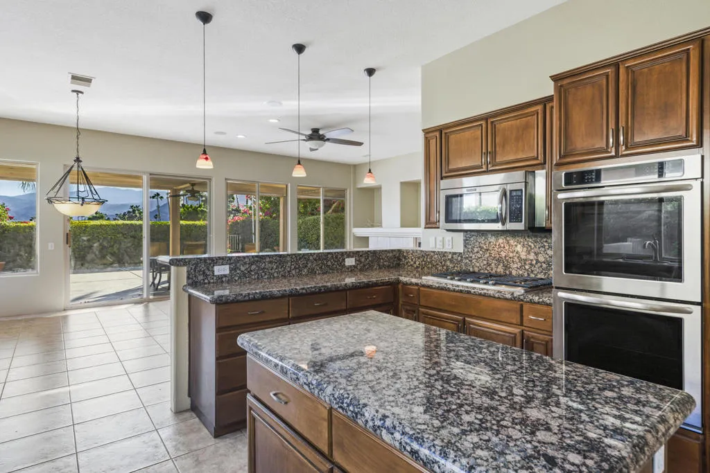 86 N Kavenish Drive, Rancho Mirage, California 92270 home-pic-10