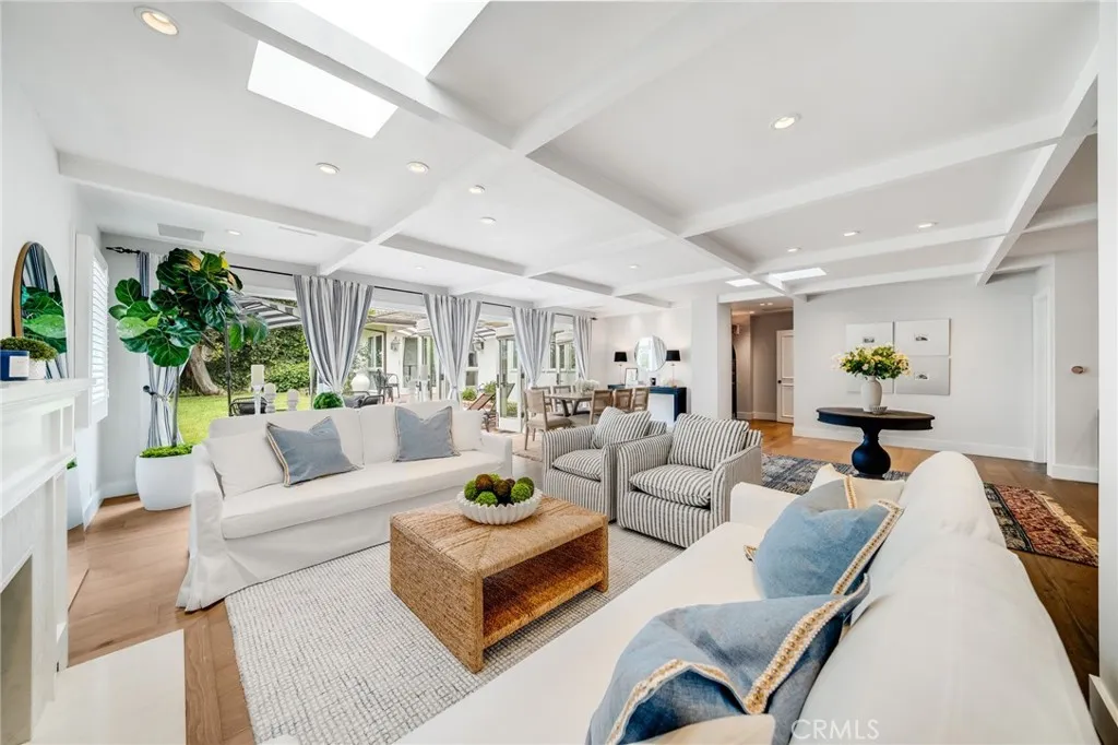 360 Diamond, Laguna Beach, California 92651 home-pic-3