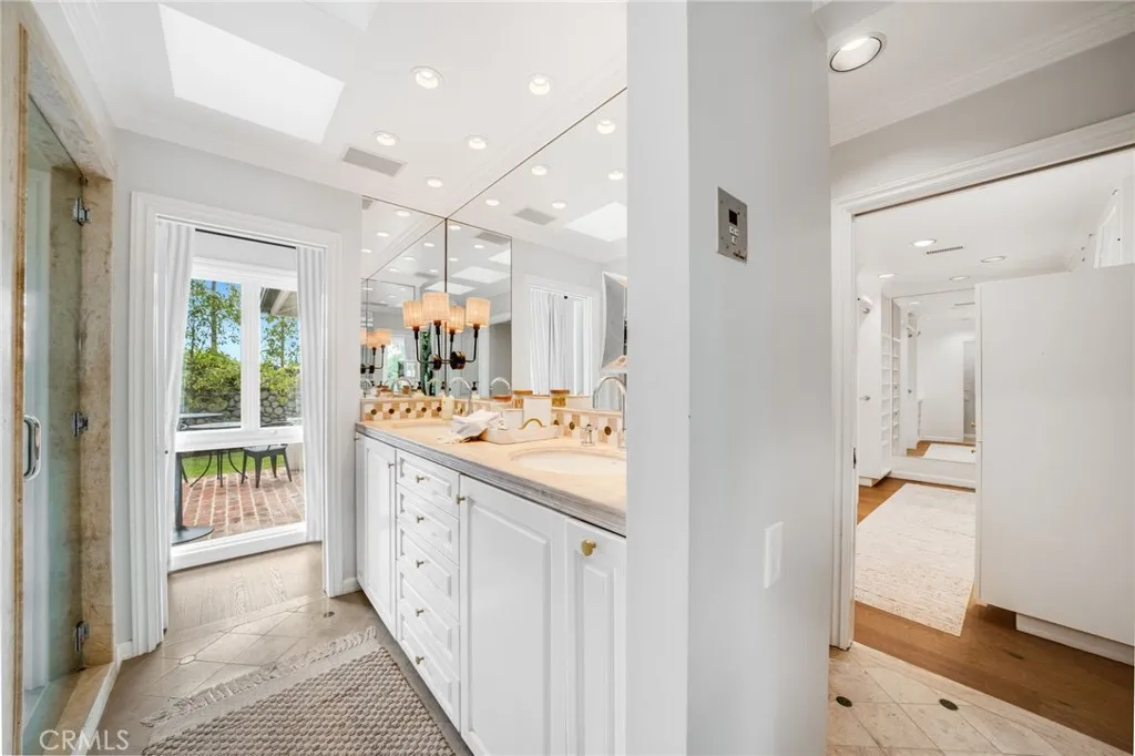 360 Diamond, Laguna Beach, California 92651 home-pic-22