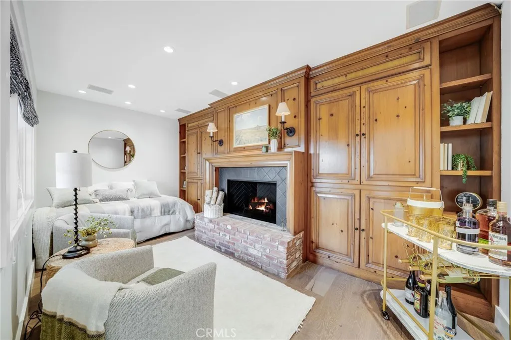 360 Diamond, Laguna Beach, California 92651 home-pic-18