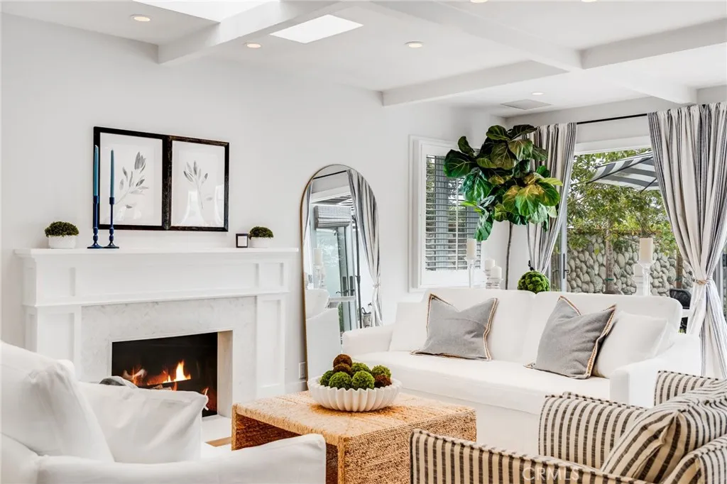 360 Diamond, Laguna Beach, California 92651 home-pic-6