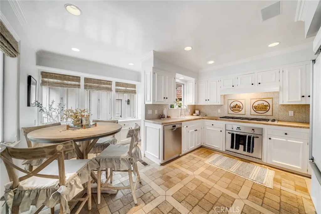 360 Diamond, Laguna Beach, California 92651 home-pic-11