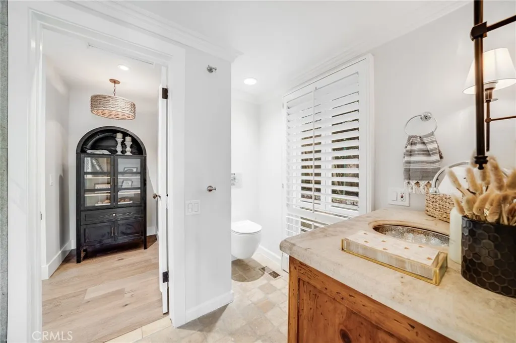 360 Diamond, Laguna Beach, California 92651 home-pic-12
