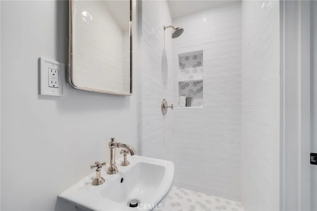 360 Diamond, Laguna Beach, California 92651 home-pic-26