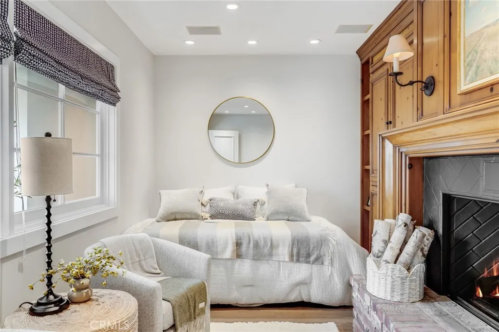 360 Diamond, Laguna Beach, California 92651 home-pic-17