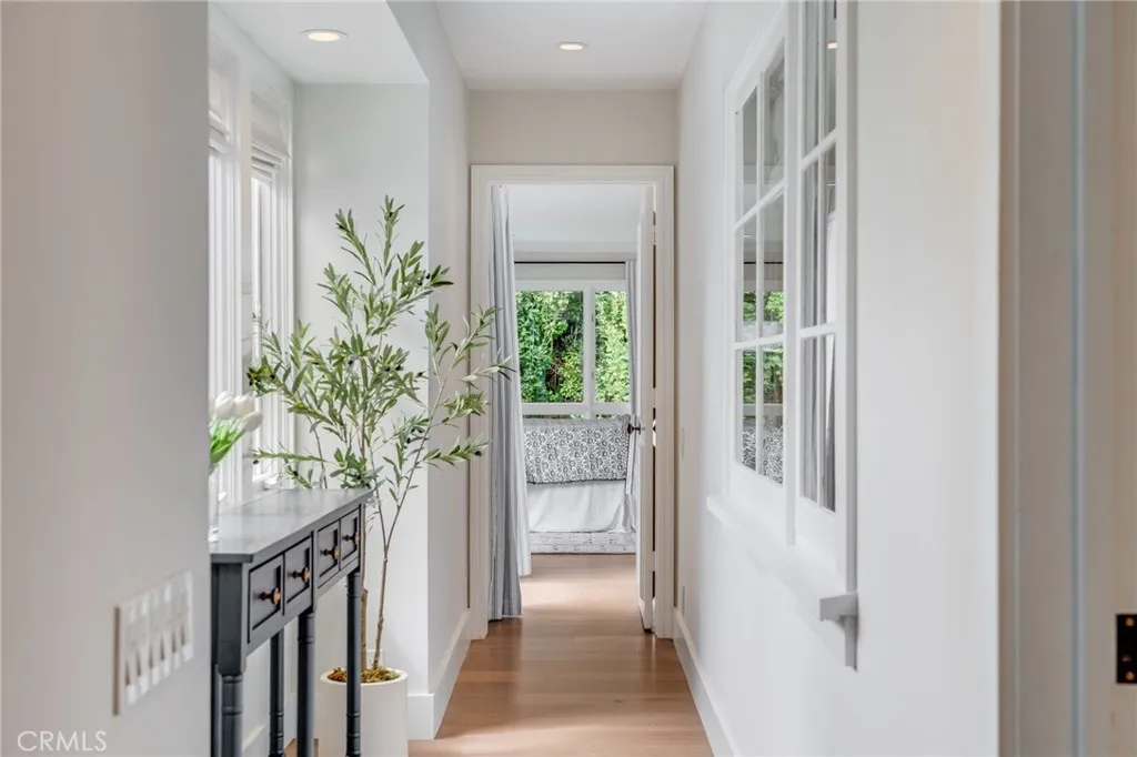360 Diamond, Laguna Beach, California 92651 home-pic-16