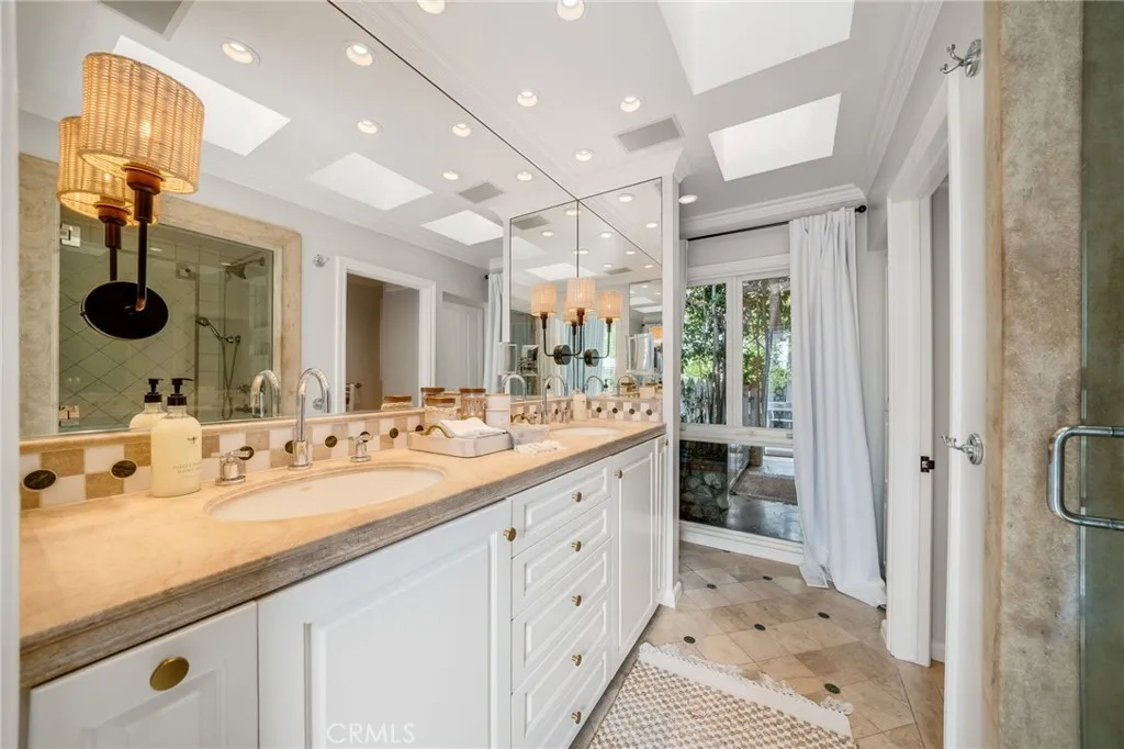 360 Diamond, Laguna Beach, California 92651 home-pic-21