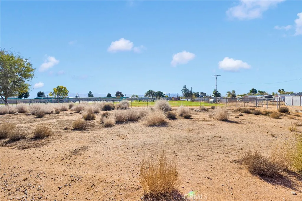 22111 Isatis, Apple Valley, California 92307 home-pic-41