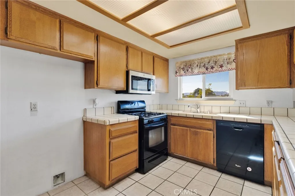 22111 Isatis, Apple Valley, California 92307 home-pic-19