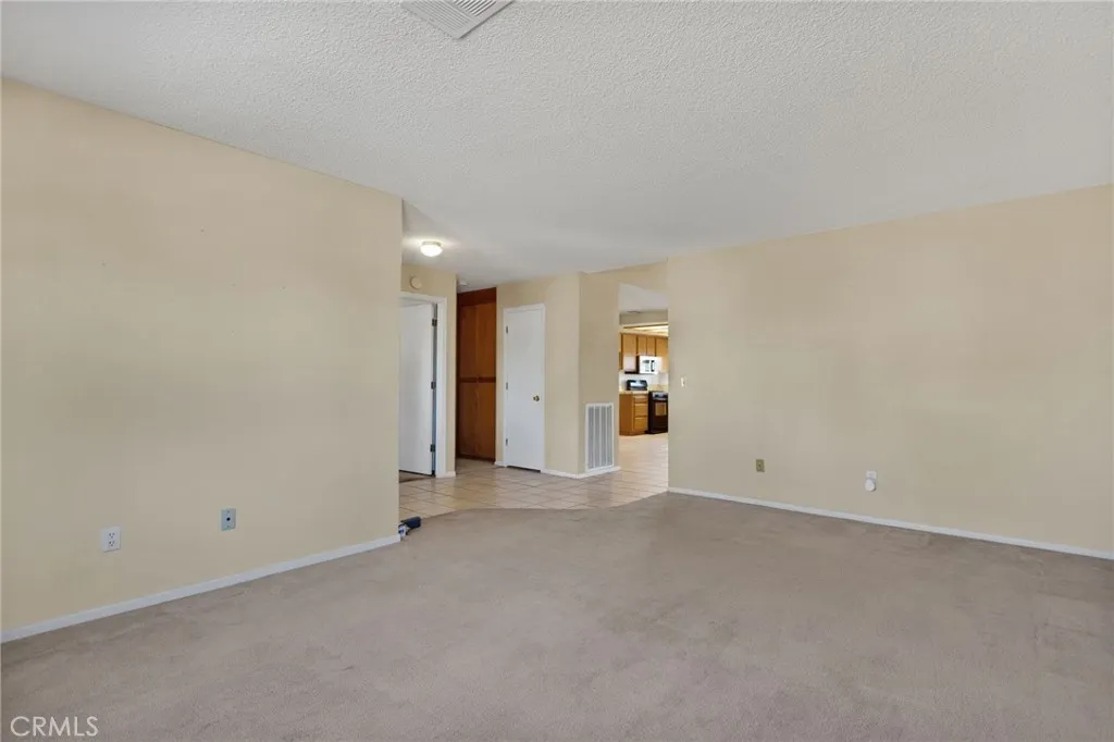 22111 Isatis, Apple Valley, California 92307 home-pic-15