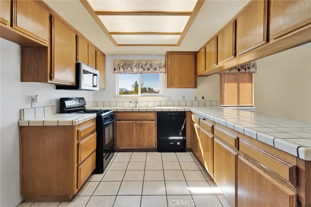 22111 Isatis, Apple Valley, California 92307 home-pic-20