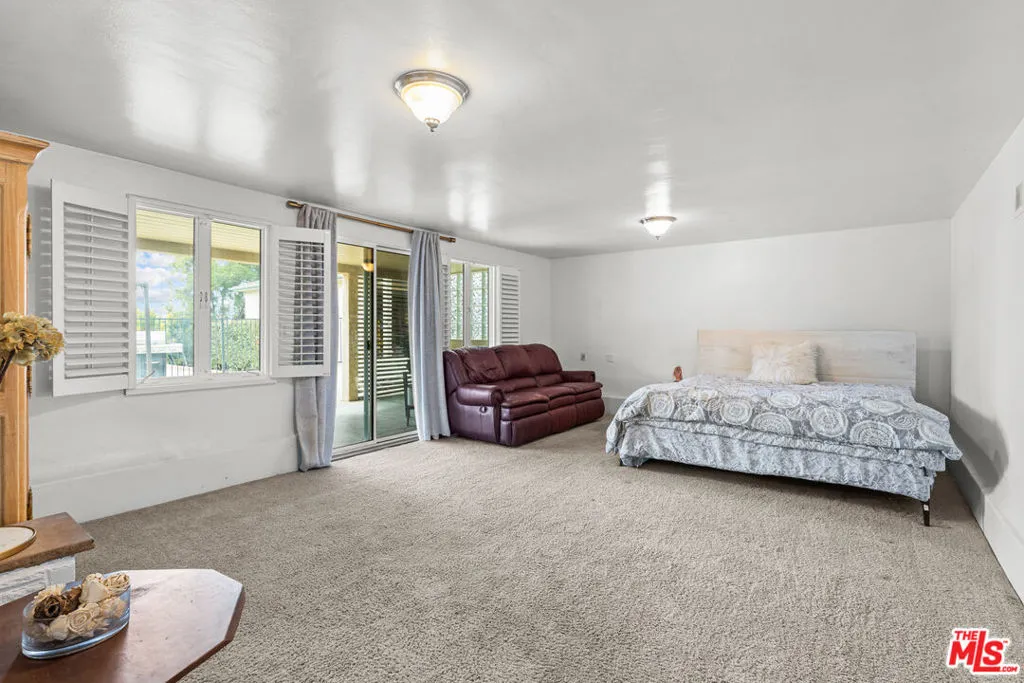 10405 Pinyon Avenue, Tujunga, California 91042 home-pic-26