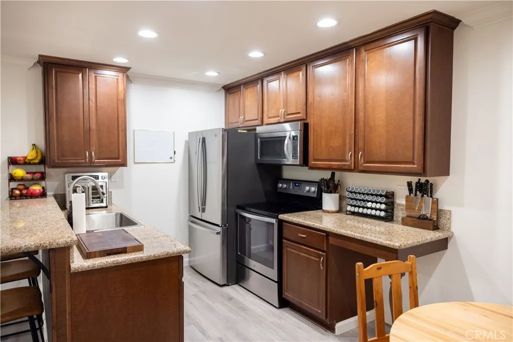 21991 143 Rimhurst, Lake Forest, California 92630 home-pic-2