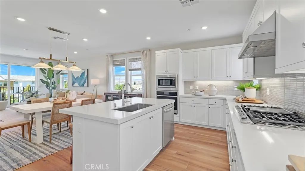 27569 Millstone Place, Valencia, California 91381 home-pic-2
