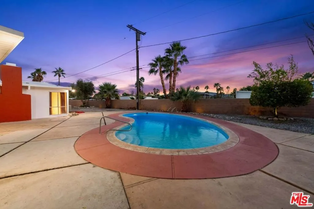 859 E Grace Circle, Palm Springs, California 92262 home-pic-19