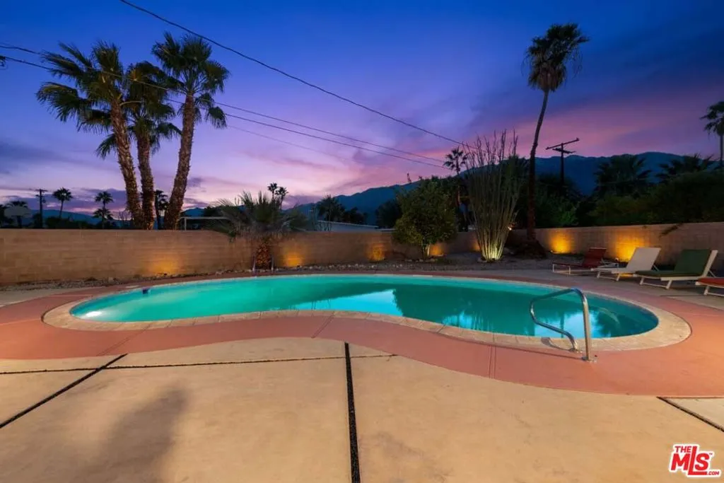 859 E Grace Circle, Palm Springs, California 92262 home-pic-22
