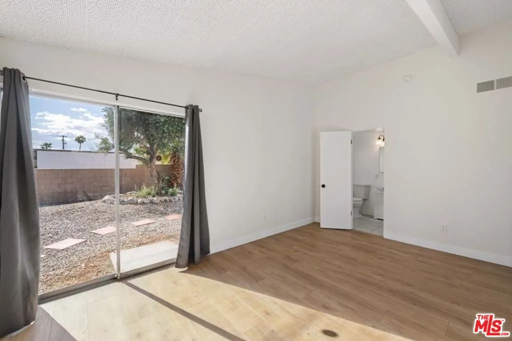 859 E Grace Circle, Palm Springs, California 92262 home-pic-40