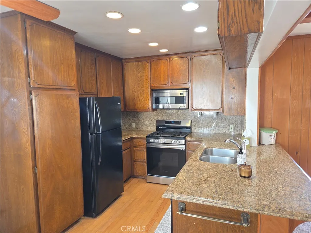 1103 S Malgren Avenue, San Pedro, California 90732 home-pic-11