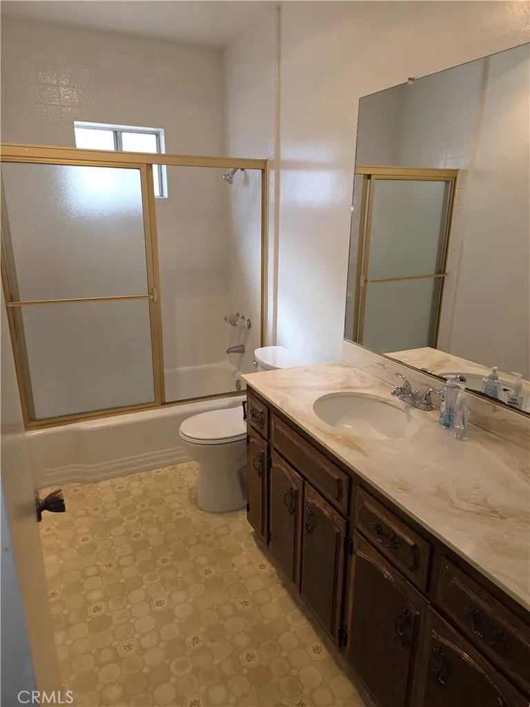 1103 S Malgren Avenue, San Pedro, California 90732 home-pic-23