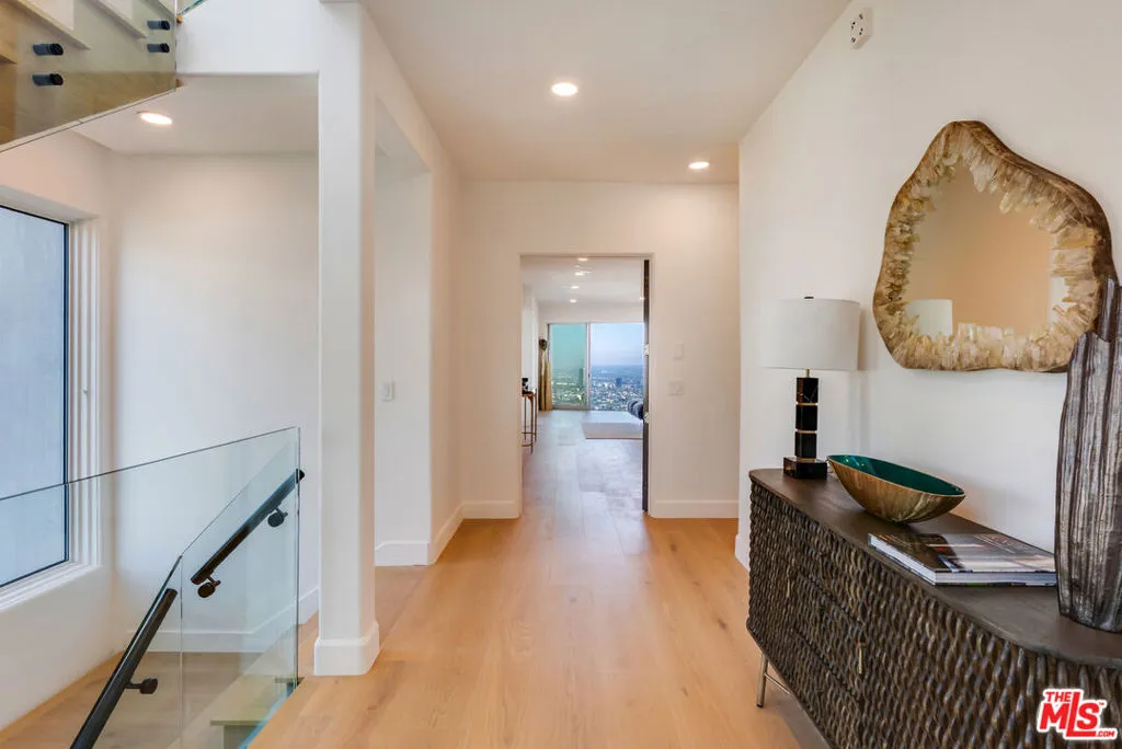 8654 Hollywood Boulevard, Los Angeles, California 90069 home-pic-15