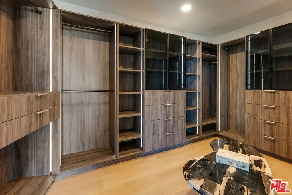 8654 Hollywood Boulevard, Los Angeles, California 90069 home-pic-16