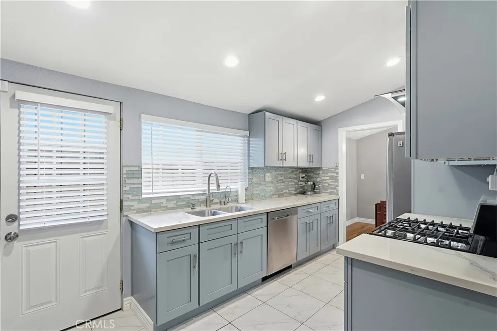 16456 Kingsbury, Granada Hills, California 91344 home-pic-12