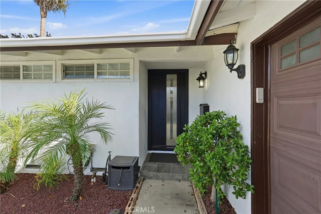 16456 Kingsbury, Granada Hills, California 91344 home-pic-2
