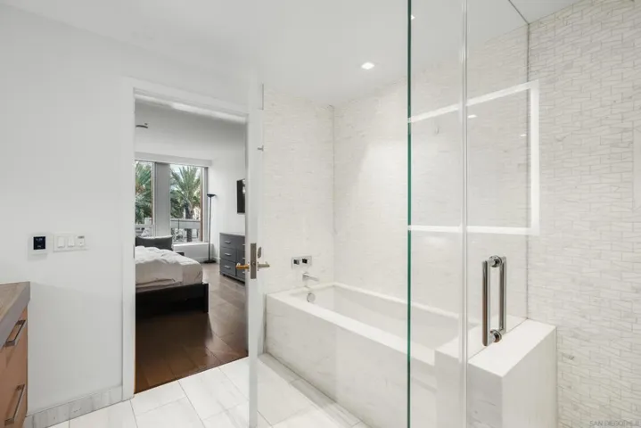 888 W E St 305, San Diego, California 92101