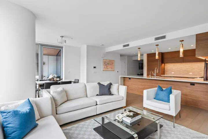 888 W E St 305, San Diego, California 92101
