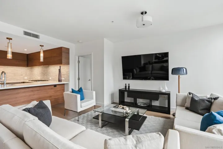 888 W E St 305, San Diego, California 92101
