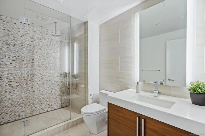 888 W E St 305, San Diego, California 92101