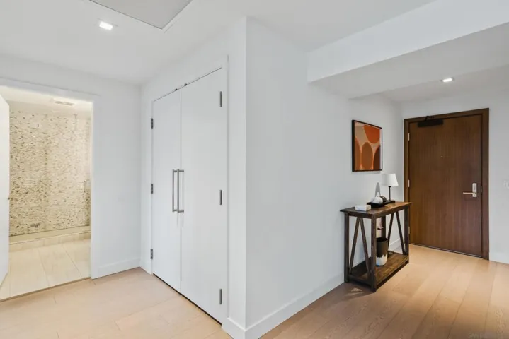 888 W E St 305, San Diego, California 92101