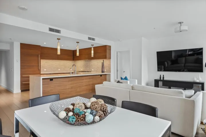 888 W E St 305, San Diego, California 92101