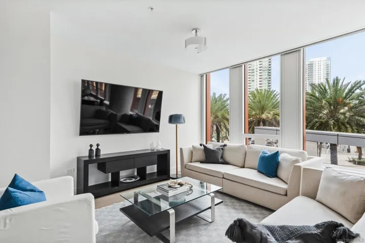 888 W E St 305, San Diego, California 92101