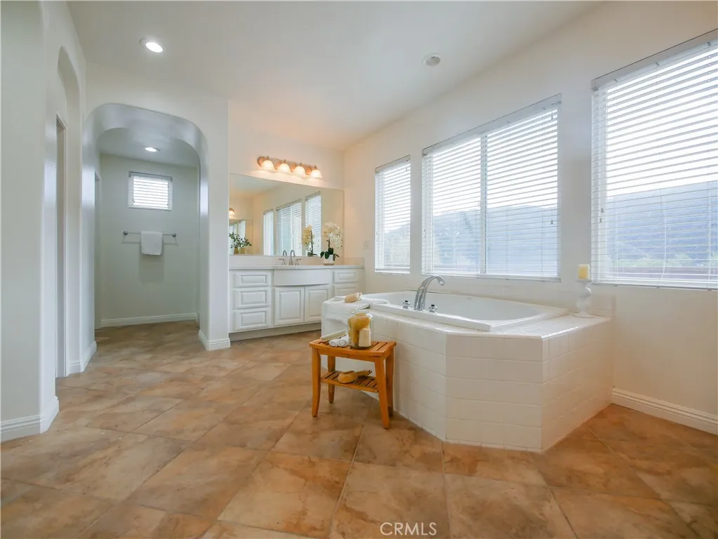 7725 Lady Banks, Corona, California 92883 home-pic-23