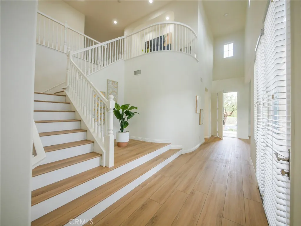 7725 Lady Banks, Corona, California 92883 home-pic-3