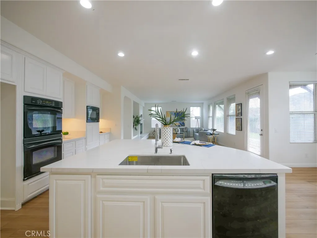 7725 Lady Banks, Corona, California 92883 home-pic-8