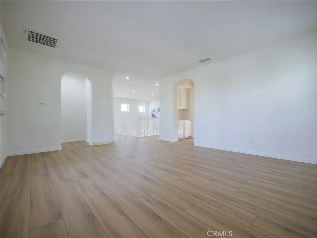 7725 Lady Banks, Corona, California 92883 home-pic-16