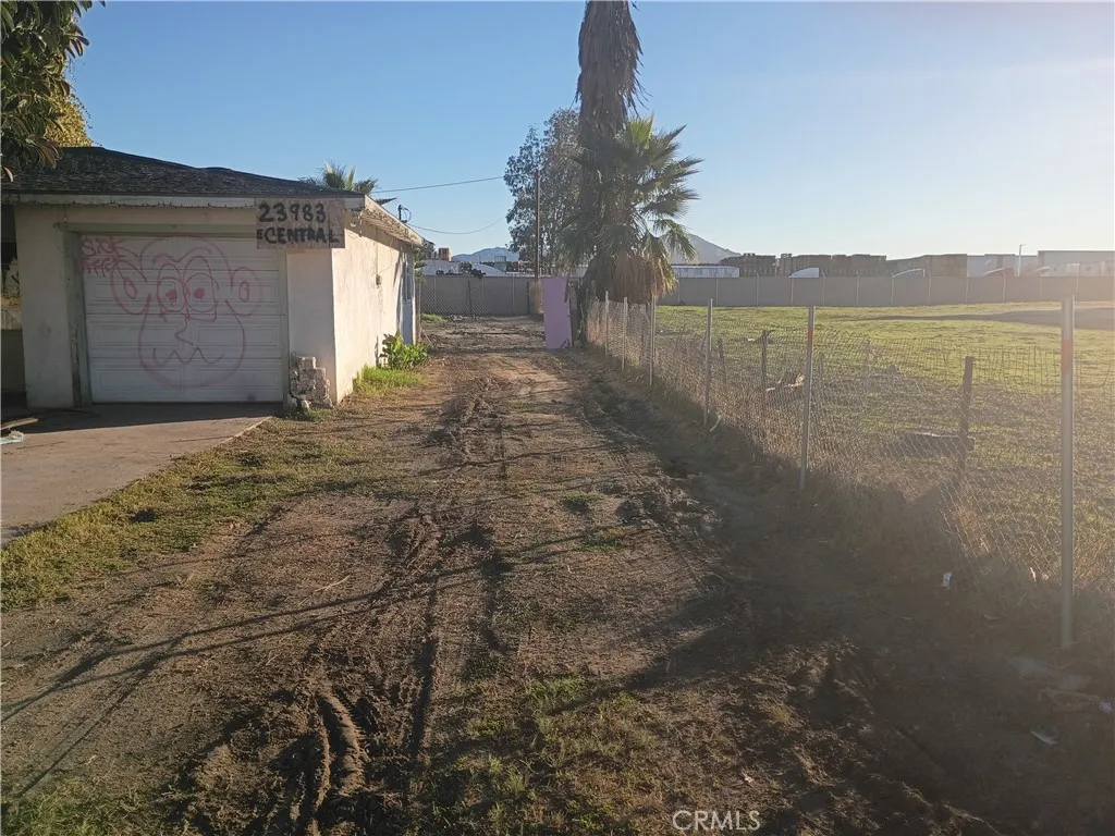 23983 E Central, San Bernardino, California 92408 home-pic-26